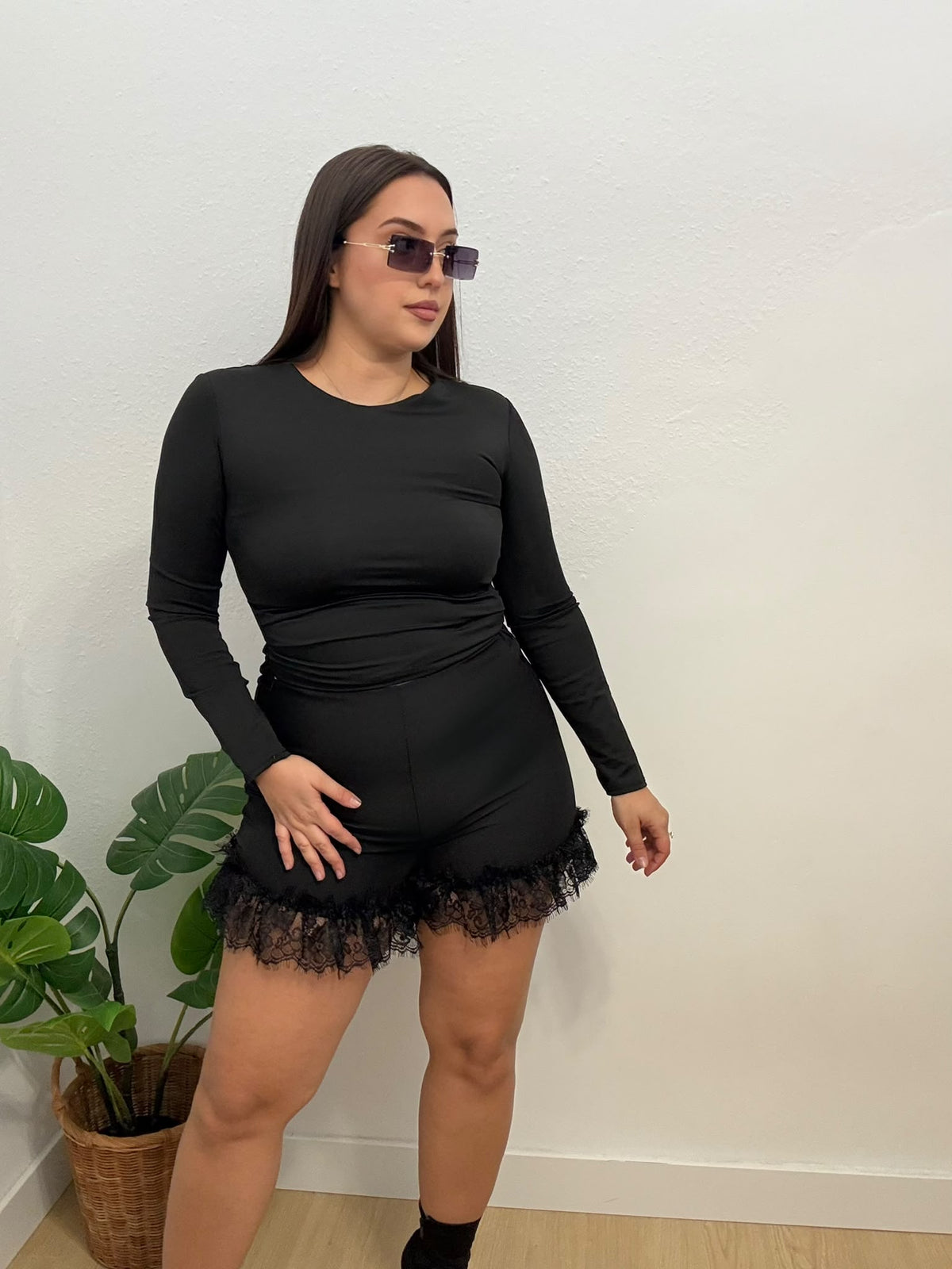SHORT ENCAJE TRAJE