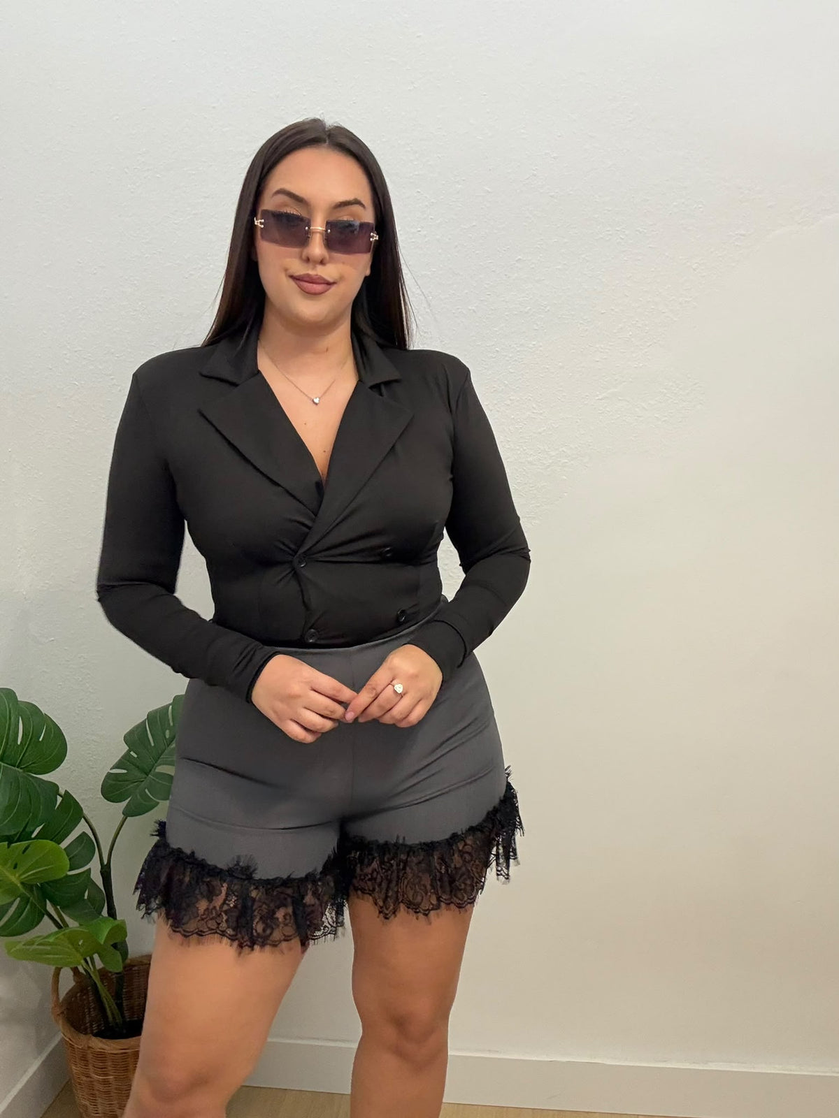 SHORT ENCAJE TRAJE